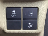 Hondaセンシング用の、VSA(ABS+TCS+横滑り抑制)解除と路外逸脱抑制機能のオンオフスイッチなどはハンドルの右側に装備しています。