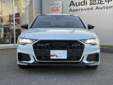 【ブラックStyle】シングルフレームグリルはAudiの象徴的なデザイン要素であり、一目でAudiとわかるスタイル、大きくて迫力のある形状が車のスポーティな印象を強調しており、魅力的なデザインとなっています。