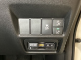 Hondaセンシング用の、VSA(ABS+TCS+横滑り抑制)解除と路外逸脱抑制機能などのオンオフスイッチはハンドルの右側に装備しています。その下にETC2.0がついています。