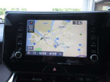 純正ナビを装備。タッチパネル式で使いやすく、お出かけもラクラクです。