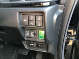 【両側電動スライドドア】リモコンや運転席のスイッチ操作のほか、ドアハンドルを少し引くだけでリアドアが自動開閉します♪
