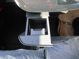 助手席側にはドリンクホルダーがないのでセンターコンソールにあるこちらを使います。