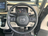 運転中に操作が楽なステアリングスイッチ付き!
