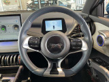 車両を上から見たような360&deg;モニターのほか、フロント・リア・サイドビューの映像の切替が標準搭載