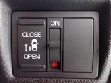 運転席からもスライドドアをボタン操作でスピーディーに開閉できます!またスマートキーでも操作できるので便利です。