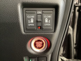 リアドアは乗り降りに便利な両側電動スライドドアです。また運転席に座っていながらスイッチ操作で自在にスライドドアを開け閉めできます。