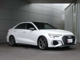 ・斜めからAudiを見るとプレス技術の高さを感じることができます。