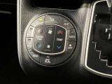 「AUTO」スイッチで車内の温度を一定に保ってくれるオートエアコン。快適装備の代名詞。もちろんマニュアル操作も可能ですよ。