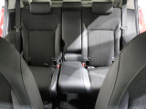 後部座席もゆったり座れます。