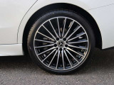 納車前整備は、メルセデスベンツ国際認定メカニックによる最新の検査ライン等の施設が充実した当社工場で入念に行います。