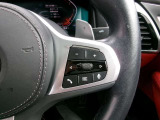ステアリングスイッチにてオーディオやハンズフリー電話など操作が可能です。目線を動かさず操作可能です。
