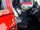 【ゆったりと運転してください】足元空間も広く、スムーズに乗り降りもいただけます♪