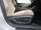 パワーシート搭載。微妙な調整が手軽にでき、最適なポジションで運転することが可能です。