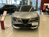 伝統の盾型フロントグリル