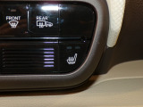 【シートヒーター】シートヒーター装備車です。寒い冬に乗車中とても暖かく快適に移動できます。冷え性の方にピッタリの装備です!
