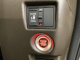 左側電動スライドドアは運転席からでも操作ができるように、ハンドル付近に開閉の操作スイッチが付いています。