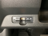 ハンドルの左下にETCがついています。高速道路の料金所の通過も楽々です。 カードの取り出しもしやすい場所についています。