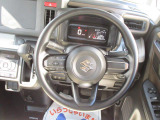 運転しやすいステアリング。【ステアリングオーディオスイッチ】付。【オートライトシステム】装備!