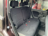 後席シートは前後に動かせますので、ラゲッジスペースも確保出来、人も乗れます!