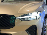 北欧神話に登場するトールハンマーをモチーフにデザインされたフルLEDヘッドライトです。ウインカー点灯時もとても印象的です。