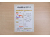 【車両検査証明書】店頭にてクルマの状態が一目で分かる検査証明書を公開中。トヨタ認定検査員が厳しく査定し、状態を点数と図解で表示しています。修復歴はもちろん、傷やヘコミの箇所や程度がご確認いただけます。