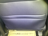 【収納】後部座席収納。散乱しがちな小物を収納するのに便利です。