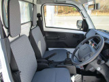 内装もキレイです♪ また、シートカバーの取付等も承ってましたのでお気軽にご相談ください♪