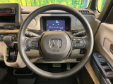 インテリアに合わせたデザインのステアリングは、運転される方のことも考え、運転しやすい形状、大きさです。是非一度、実際に触ってお確かめください。
