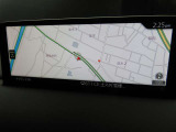 ナビSD装着済みですので、ご納車後は直ぐにナビのご使用が可能です。CDやDVD再生はございませんが、フルセグ付きですのでTV視聴も可能です。