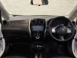 操作性に優れた運転席となります!小物入れや各ボタンの配置にこだわり、使いやすいです!座り心地もよく視認性も良好なのでロングドライブもお任せ下さい!