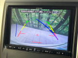 【バックカメラ】駐車時に後方がリアルタイム映像で確認できます。大型商業施設や立体駐車場での駐車時や、夜間のバック時に大活躍!運転スキルに関わらず、今や必須となった装備のひとつです!