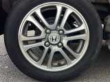 純正アルミホイールです。足元が引き立つので、車全体のイメージがアップしますよ