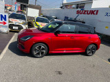 7年ぶりフルモデルチェンジのスイフト!洗練され上質さを感じる見た目、車と一体感を感じる質感の高い空間に嬉しい快適装備もポイント高い内装。目も心も奪わられる一台!新エンジンで低燃費と走る喜びを実感!