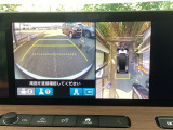 バックギアに入れますとご覧のような画像に自動的に切り替わります。車庫入れ時に役立ちます。