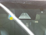 【プリクラッシュセーフティ】前方の車両等を検知し、衝突しそうな時は警報で注意を促し、ブレーキを踏む力をサポート。ブレーキを踏めなかった場合は衝突被害軽減ブレーキが作動、衝突回避をサポートします。