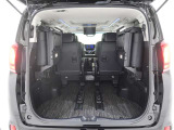 サードシートを跳ね上げればさらに荷物が積めます。