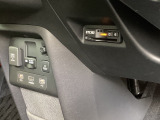 ビルトインタイプの【ETC】で見た目もスッキリ。高速道路の利用にとても便利です。スマートフォンなどの充電に便利なUSBジャック。運転席からも助手席からも使いやすいです。