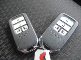 ドアの開閉やエンジン始動も楽チン♪スマートキー付き!!