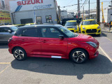 7年ぶりフルモデルチェンジのスイフト!洗練され上質さを感じる見た目、車と一体感を感じる質感の高い空間に嬉しい快適装備もポイント高い内装。目も心も奪わられる一台!新エンジンで低燃費と走る喜びを実感!