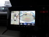 【全方位モニター】リバースに入れた際、車両全体を見渡している映像に切り替わります。また、見通しが悪い場所で便利な前方ワイド映像やすれ違いに便利な助手席側ワイド映像など切り替えが出来ますよ♪