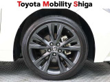 デザイン性のあるトヨタ純正アルミホイールです。車との一体感があります。