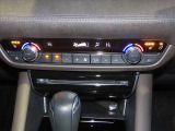 四季を通じて車内を快適に保つオートエアコンを装備しています。又、冬場の朝一のスタート時には大変嬉しいシートヒーターを運転席&助手席に装着、ヒーターが効き始めるまでの冷間時でも快適にスタート出来ます。