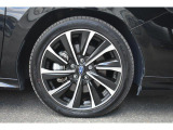 純正18インチアルミホイル/タイヤサイズは225/45R18です