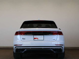 Audi Q8 50 TDI quattro S line/HDマトリクスLEDヘッドライト/5ツインアームデザイン コントラストグレーパートリ-ポリッシュト 10J x 22/ブラックAudi rings