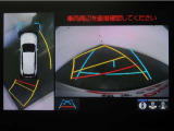 パノラミックビューモニター付きです。車両を上から見た様な映像をディスプレイオーディオ画面に表示。運転席からの目視だけでは見にくい、車両周辺の状況をリアルタイムでしっかり確認出来ます。