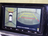 パノラミックビューモニターを装備。駐車場や交差点でクルマを真上から見るように周囲を確認できます。機能の詳細は販売店スタッフまでおたずねください。