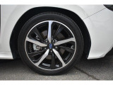 純正18インチアルミホイル/タイヤサイズは225/45R18です