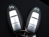 スマートキー装備!キーをポケットやバッグに入れたまま、ドアロックの開錠・施錠・エンジン始動が可能です。