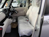 ハイト系の軽自動車なので室内広々!
