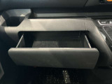 助手席側に引き出しあります☆小物の収納に便利に使えます♪